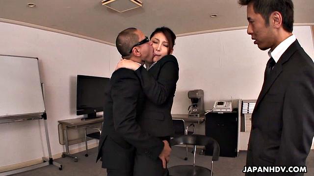 Beautiful Rara Mizuki gets twat banged
