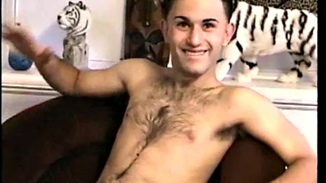 Павлик доказывает, что прямота не мешает хорошему гей-минету - главное, чтоб стояло!