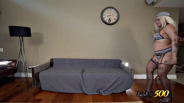 Luna Von Crimson - Crushing Crimson