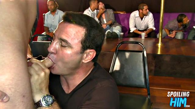 Insatiable amateurs stripper