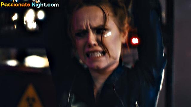 Реальные бабы разрывают постель в жёсткой четверке, столько страсти и жажды члена