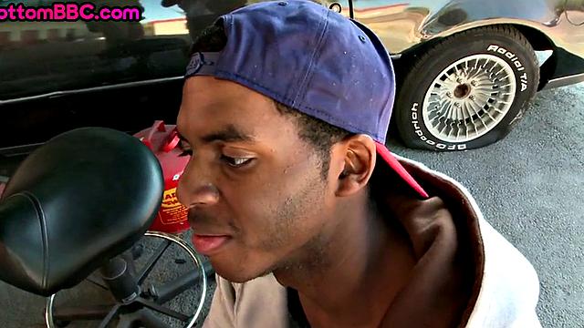 Black thug picked up and nailed by white top