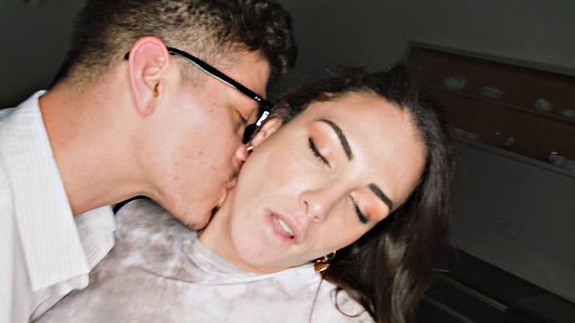 Sexy Spanish babe Medusa seduces Jason in a sizzling kitchen encounter - enjoy remarkable XXX porn!