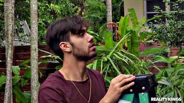 Spying on Valentina Steele