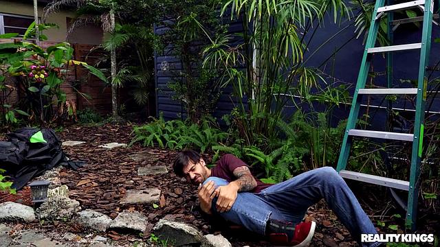 Spying on Valentina Steele