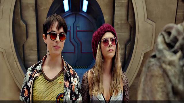 Cara Delevingne bikini video