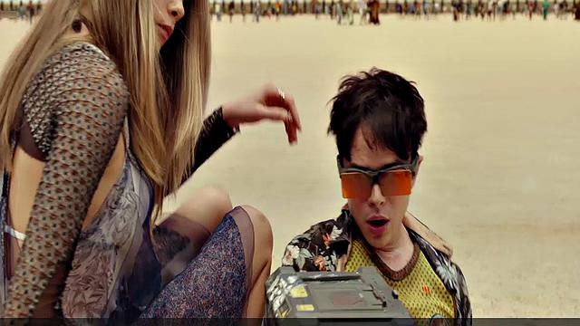 Cara Delevingne bikini video