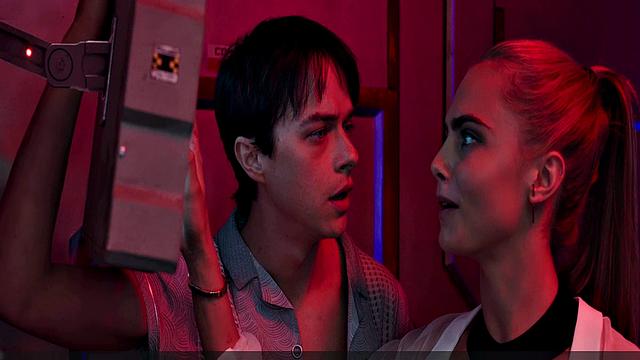 Cara Delevingne bikini video