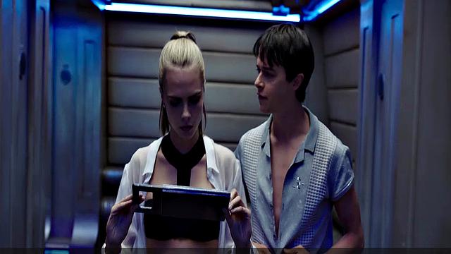 Cara Delevingne bikini video