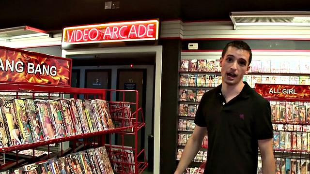 Стрейт мужик сунулся в глори-холл, а там отсосали