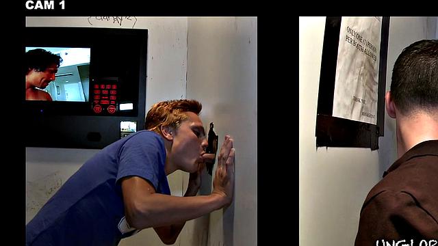 Стрейт мужик сунулся в глори-холл, а там отсосали