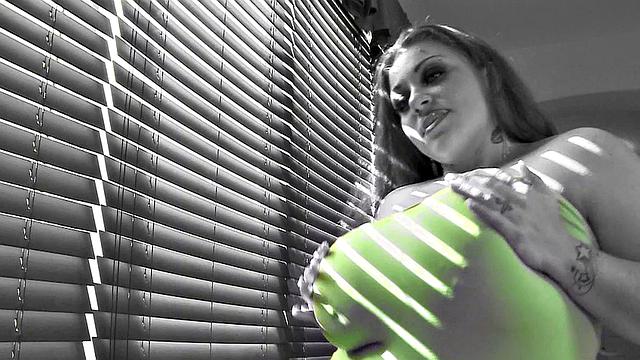 страстная стриптизёрша не удержалась и отпустила все в постели