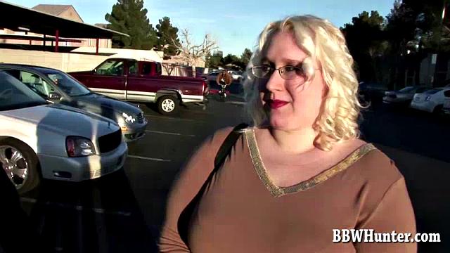 Застенчивая Тина Роуз впервые отдается жесткому траху как настоящая BBW