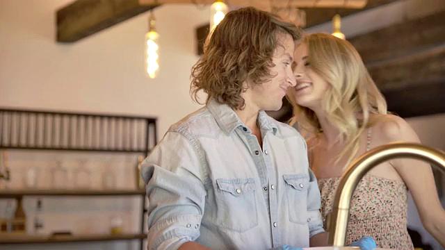 Stepsisters Boo Story - S6:E5