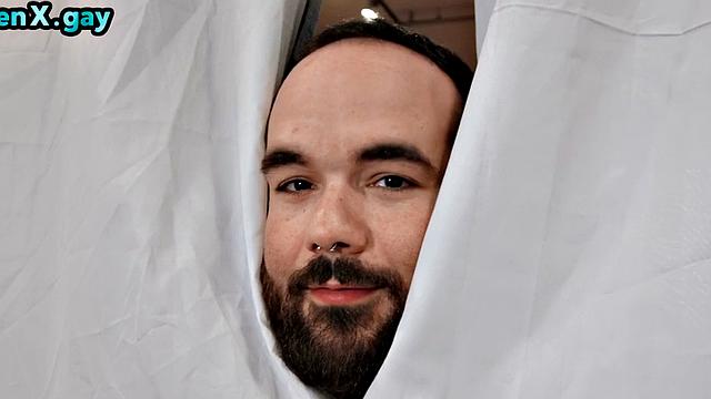 толстый волосатый мужик получает голый анал от худого твинка