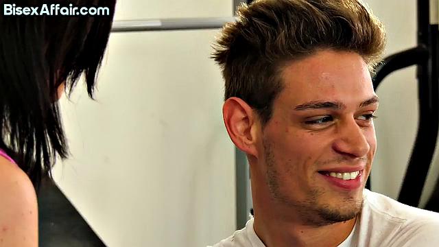 Bisexual fit babe smashed in threesome