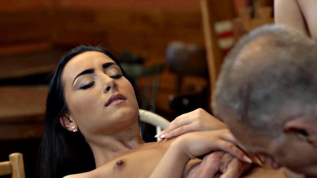 Czech pornstar Anna Rose nailed by her father-in-law