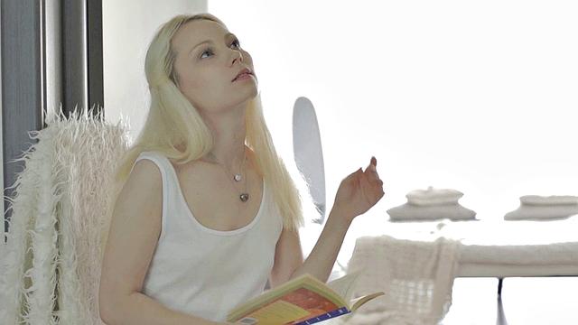 мирта получает кунилингус и трахается стоя