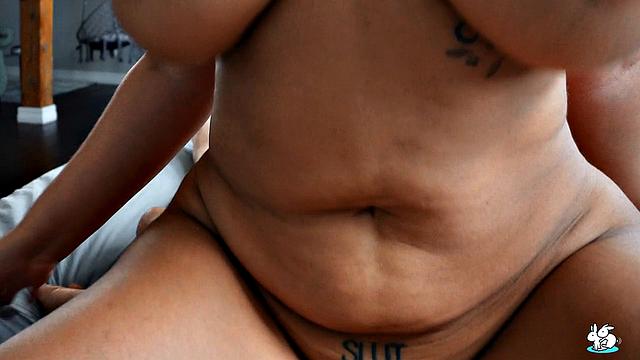 Sarah Arabic пробует чужой вкус, пока Ra не жалуется на недостаток фантазии в позе догги.