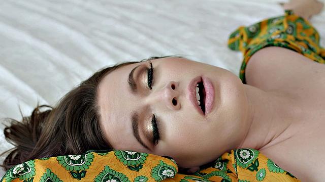 UP CLOSE - Natural Beauty Dharma Jones Makes DILF Cum On Her Ass During RAW SEX