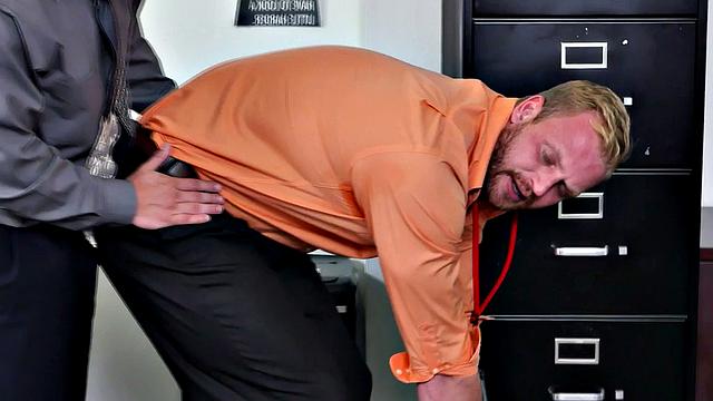 Muscular office guy gives his boss a sloppy BJ after a steamy BJ session