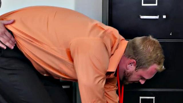 Muscular office guy gives his boss a sloppy BJ after a steamy BJ session