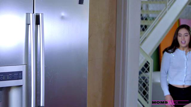 Stepmom Steps In - S5:E1