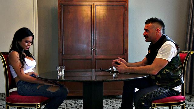 Осен Фоллс не сдерживается с мастером и ловит кончил на лицо