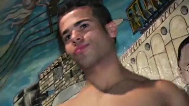 три мощных жеребца устраивают жёсткую групповуху без тормозов