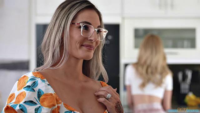 Stepmom's Hungry Pussy - S1:E9