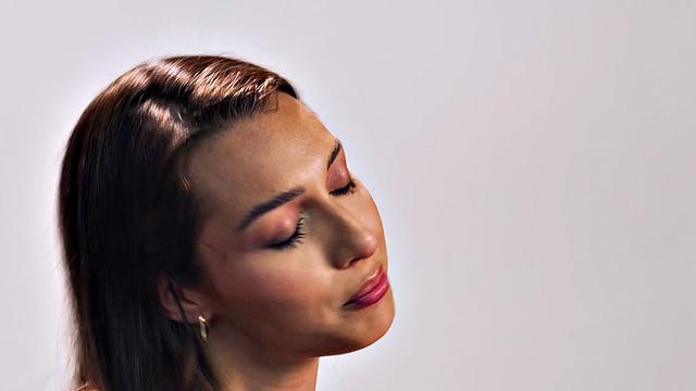 Tall babe in solo masturbation