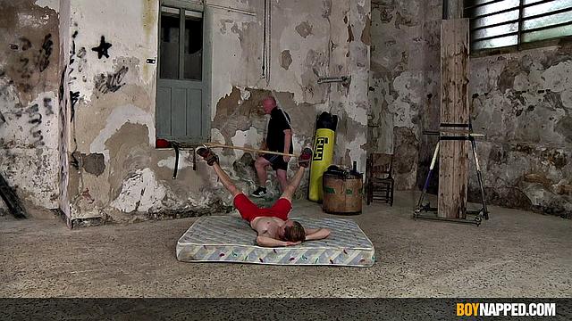 Жёсткое знакомство для Каспера - Часть 2 - Каспер Иварссон и Себастьян Кейн