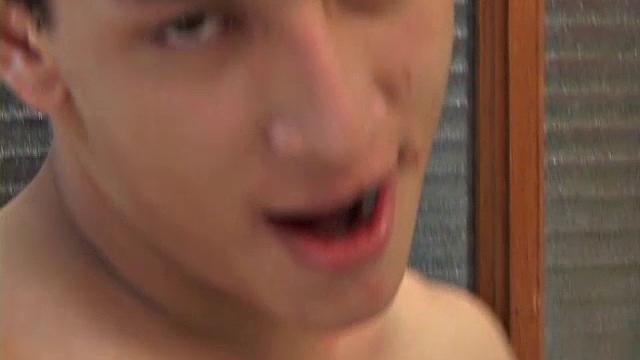 Соседи Пауло и Умберто решили посоревноваться, у кого член толще - результаты на лицо