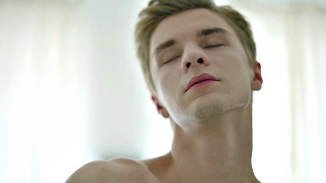 Young hunk toys his ass and tuggs on his shorts after showing off his body