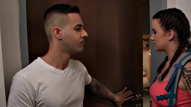 Holiday backpacker cutie fucked at the hostel