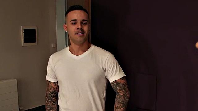 Holiday backpacker cutie fucked at the hostel