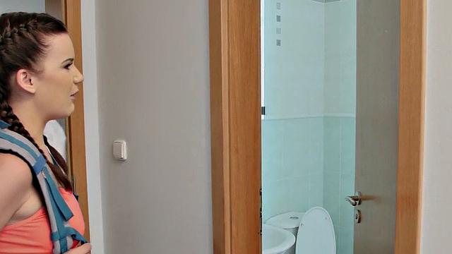 Holiday backpacker cutie fucked at the hostel