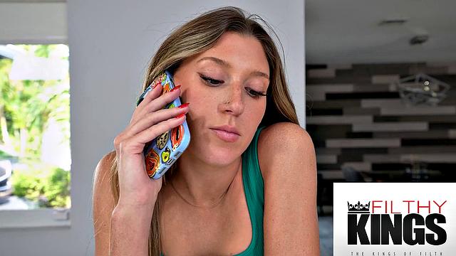 блондинка milf с роскошной жопой теряет голову от огромного члена