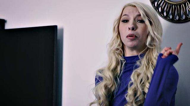 пара начинает с глубокого минета и жесткого траха