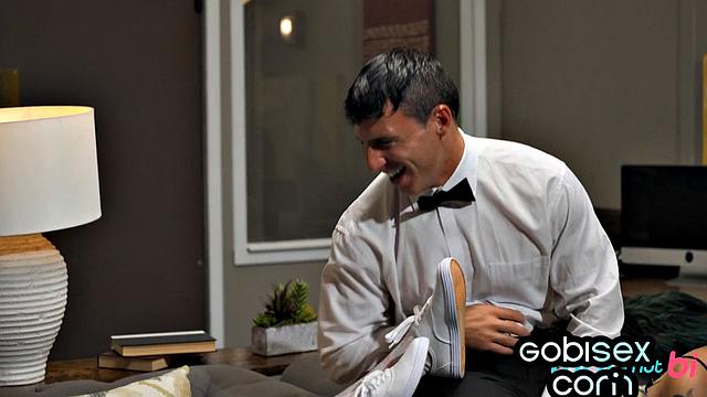 Латино трахает и сосёт в бисексуальном тройничке с аналом и большой жопой.