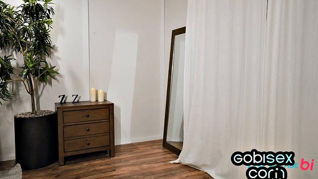 Латино трахает и сосёт в бисексуальном тройничке с аналом и большой жопой.