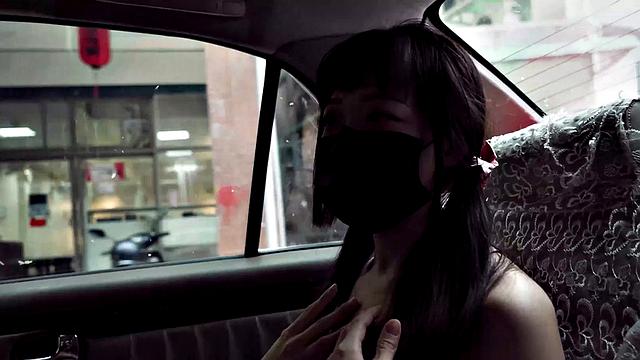 Юли получает жёстко в её первом настоящем порно, течёт и кричит