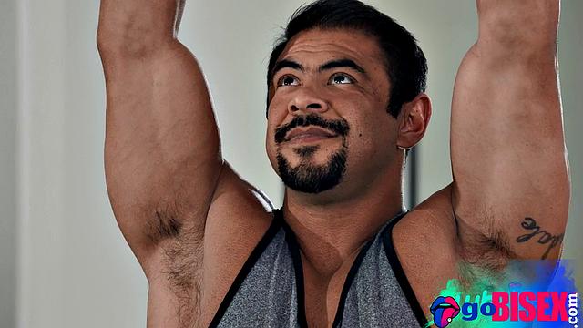 Big ass fit bae eaten out in bisex threesome