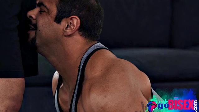 Big ass fit bae eaten out in bisex threesome