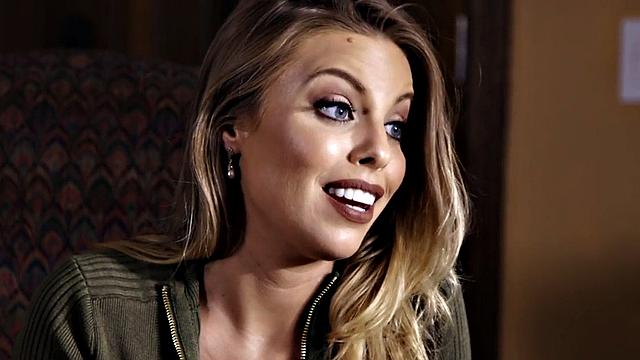 Gorgeous les babes take turns licking pussy