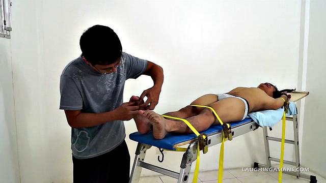 Oh so cute and ticklish Asian twink Ronny makes his debut appearance on Laughing Asians in the usual fashion. This 19 year old Asian boy is delightfully ticklish.