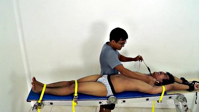 Oh so cute and ticklish Asian twink Ronny makes his debut appearance on Laughing Asians in the usual fashion. This 19 year old Asian boy is delightfully ticklish.