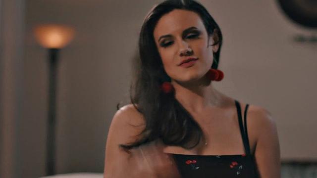 Trans dyke eats pussy before drilling girlfriend in threesome