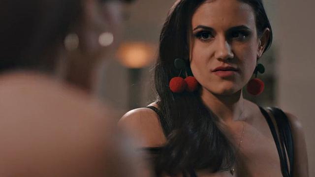 Trans dyke eats pussy before drilling girlfriend in threesome