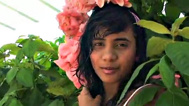 Tobie Teen Fingering Orgasm Outdoor